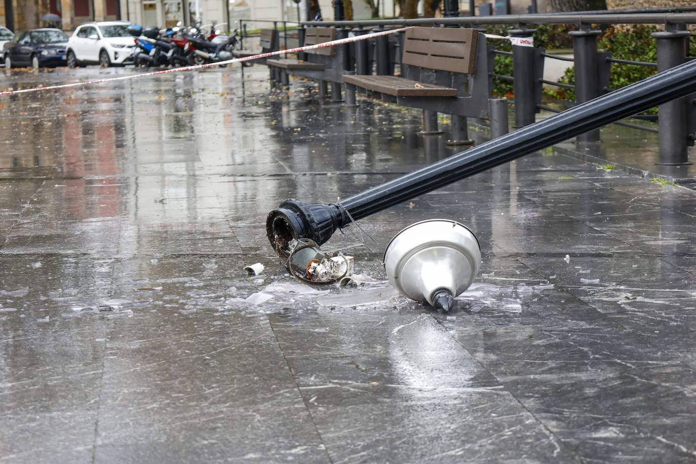 Fotos El Viento Y El Fuerte Oleaje Ponen En Alerta A Asturias El